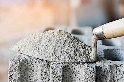 رانت ۵۶۰ هزار تومانی سیمان به جیب دلالان می رود