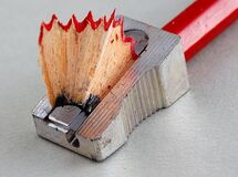 واردات ۱۹۰۰ تن مدادتراش در سال ۹۹