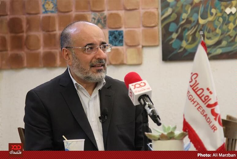 آقای آخوندی، دولت شما که مدعی نجات کشور از قطحی است، از تنظیم بازار شب عید امسال عاجز بود