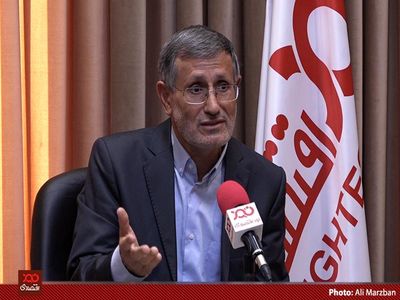 مردم به کسی رای بدهند که کارآمدی خود را در اقتصاد اثبات کرده باشد