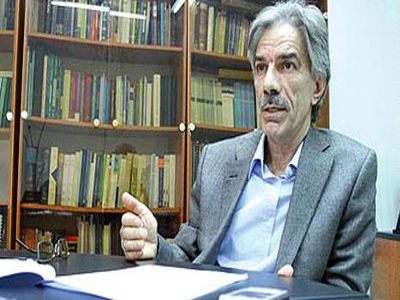 قیمت دلار تا حد ۱۵ یا ۱۶ هزار پایین نمی‌آید