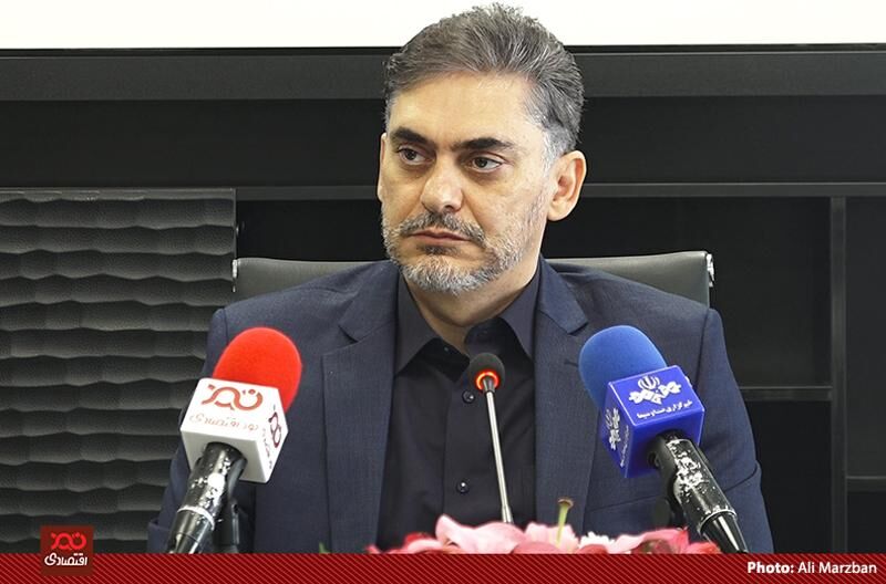 بانک مرکزی از ارز پاشی در ماه‌های پایانی دولت پرهیز کند