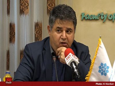 دانشگاه تهران باید یک دکترای سفسطه به آقای همتی بدهد