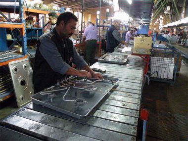 معیشت ۶۰۰ کارمند کارخانه با قطعیهای اخیر برق در حال تهدید شدن است
