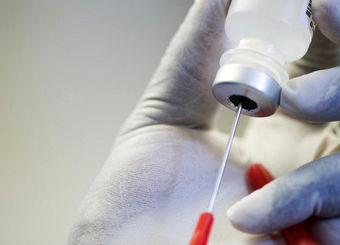 فروشنده اینستاگرامی واکسن کرونا دستگیر شد/ کشف۳۵ عدد واکسن تقلبی