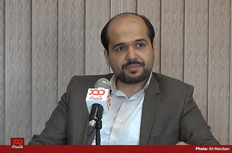  قیر رایگان عین دلار ۴۲٠٠ تومانی، توزیع رانت است/ این مصوبه مجلس اشتباه بود