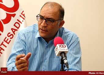 در زمینه گردشگری در کشور انحصار داریم و به هرکسی اجازه ایجاد یک دفتر گردشگری را نمی‌دهند