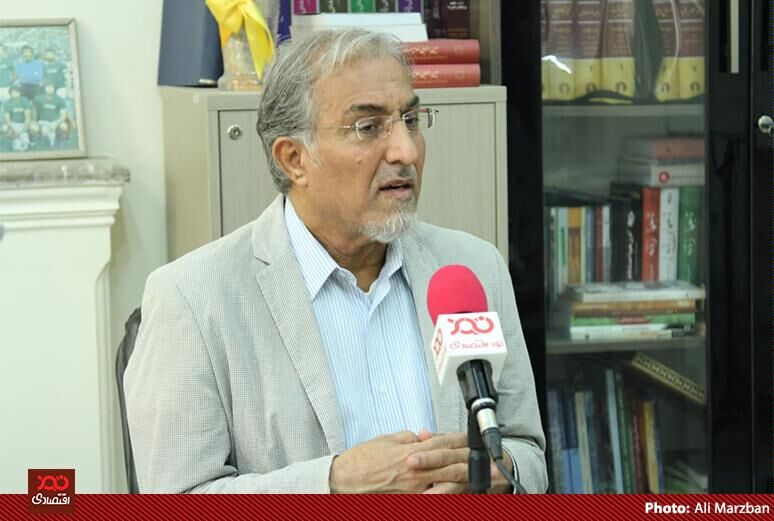 برخی از افرادی که در جلسه دیروز اقتصاددانان با رئیس جمهور حضور داشتند، خودشان عامل بحران فعلی کشورند