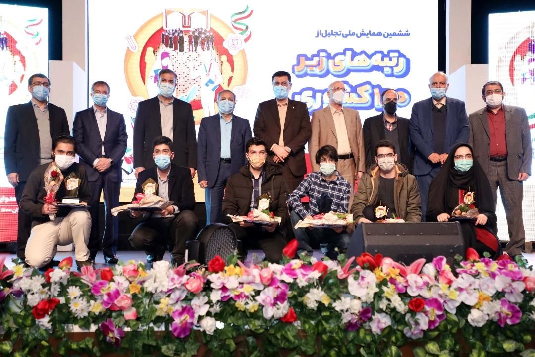 تجلیل از رتبههای زیر 100 کنکور شاهد و ایثارگر توسط بانک دی