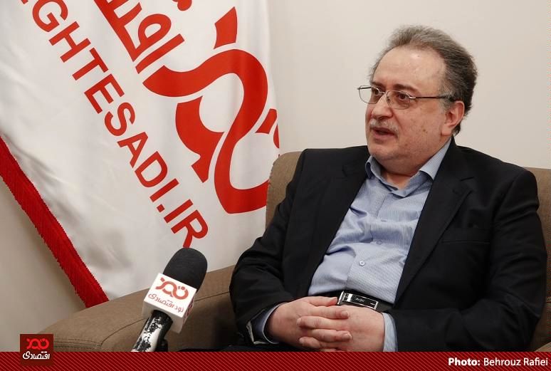  جریان نقدینگی و ثروت کشور در اختیار عده‌‌ای است که در برابر برنامه‌های دولت مقاومت می‌کنند