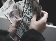 قیمت طلا، سکه و دلار امروز ۱۴۰۰/۱۰/۱۳| یورو و نیم سکه ارزان شدند