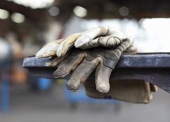  یک مصوبه ضداشتغال دولت روحانی توسط وزارت کار لغو شد/ معافیت بیمه‌ای کارگاه‌های ۵ نفره و کمتر برقرار شد