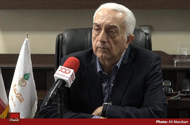  در زمینه آرد برخی افراد پای سفره فساد نشسته‌اند و از این اختلاف قیمت سود می‌برند