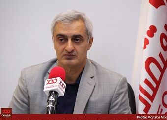آقایان می‌گویند، دستمزدها را افزایش ندهید چون تورم بالا می‌رود، اینطور نیست، افزایش تورم ۱۰ مولفه دارد که یکی از آنها دستمزد است، شما بقیه را بالا نبر! 
