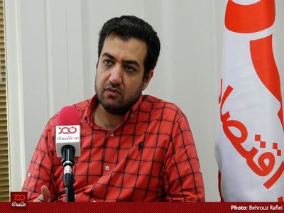 8 یا ۹ نفری که با رستم قاسمی وارد مدیریت‌های وزارت راه شده‌اند؛ همگی فارغ التحصیل علوم سیاسی هستند و یک روز سابقه مسکن و راه ندارند