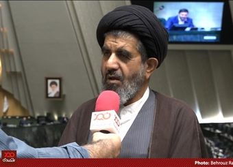 دولت ورود بانک‌ها به بحث زمین و مسکن را ممنوع کند
