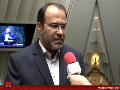 به مردم آدرس غلط می‌دهند و می‌گویند اگر وزارت بازرگانی تشکیل شود مشکلات بازار حل می‌شود