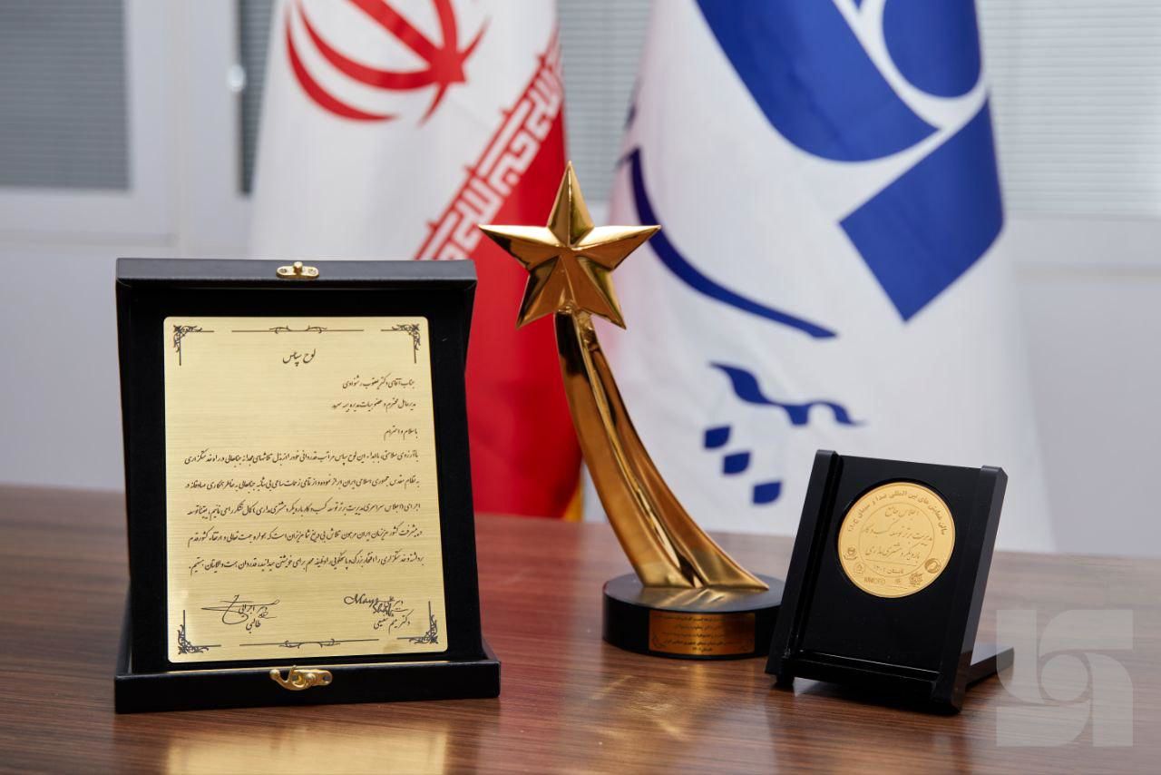 تندیس مشتری مداری در اجلاس مدیریت توسعه کسبوکار به بیمه سرمد رسید
