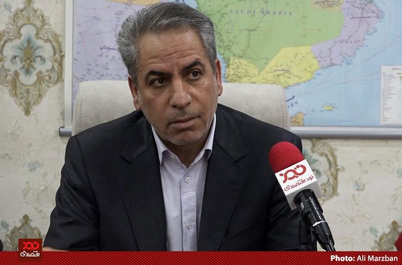 عرضه خودرو در بورس، بازار را به ثبات می‌رساند