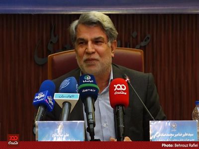 از سوی نمایندگان مجلس بشدت تحت فشاریم، مدام به ما فشار می‌آورند که فلانی این وام را گرفته، دو سال اقساطش را بندازید عقب!