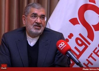 جریانی بیرون از وزارت نفت همه امور وزارتخانه را تعیین می‌کند!