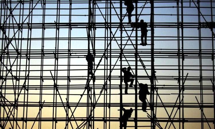 پیش‌بینی قیمت لوله داربست و بست داربستی با توجه به نوسانات نرخ ارز در بازار