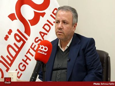 فروش نفت و صادرات غیرنفتی بشدت افزایش یافته، اما دلار در بازار غیررسمی روند افزایش دارد! چرا؟