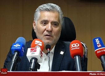 آقای خاندوزی! چه اتفاقی از پارسال تا امروز افتاده که توقع مالیات ۵ برابری از اصناف داری؟