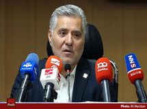 آقای خاندوزی! چه اتفاقی از پارسال تا امروز افتاده که توقع مالیات ۵ برابری از اصناف داری؟