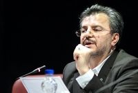 هنرمندی که می‌خواهد کارت عضویت بگیرد حداقل باید یک محل کار اقتصادی معرفی کند نه این که به آدرس اتاق و با یک کارت بانکی برای این افراد کارت عضویت صادر شود (۱)