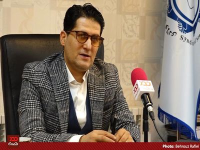 در یک روز در عرضه ورق ۵۰ درصد افزایش قیمت داشتیم، این چه رقابتی است که در بورس کالا درست کرده‌اند؟