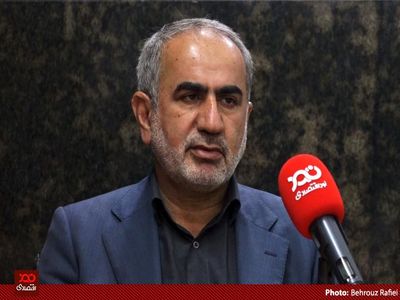 هر کس کار ندارد، می‌تواند با یک ماشین در اسنپ و تپسی کار کند