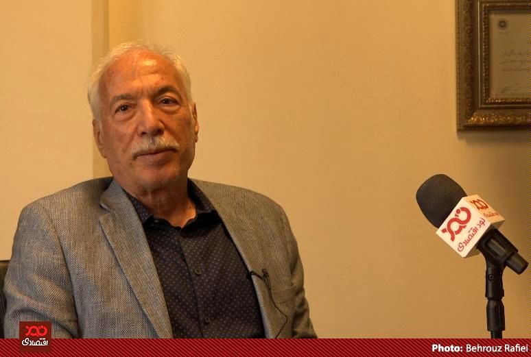 اینکه می‌گویند وضعیت نهاده مرغداران بحرانی است دروغ است