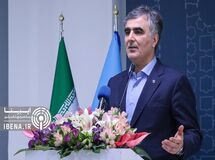 نرخ ارز ایران شناور نیست و خزنده است/ خزندگی نرخ ارز به اقتصاد ایران آسیب می‌زند