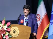 وقتی از جای دیگر برای نظام بانکی تصمیم میگیرند، چگونه از مدیران بانکی مطالبه پاسخگویی دارید؟