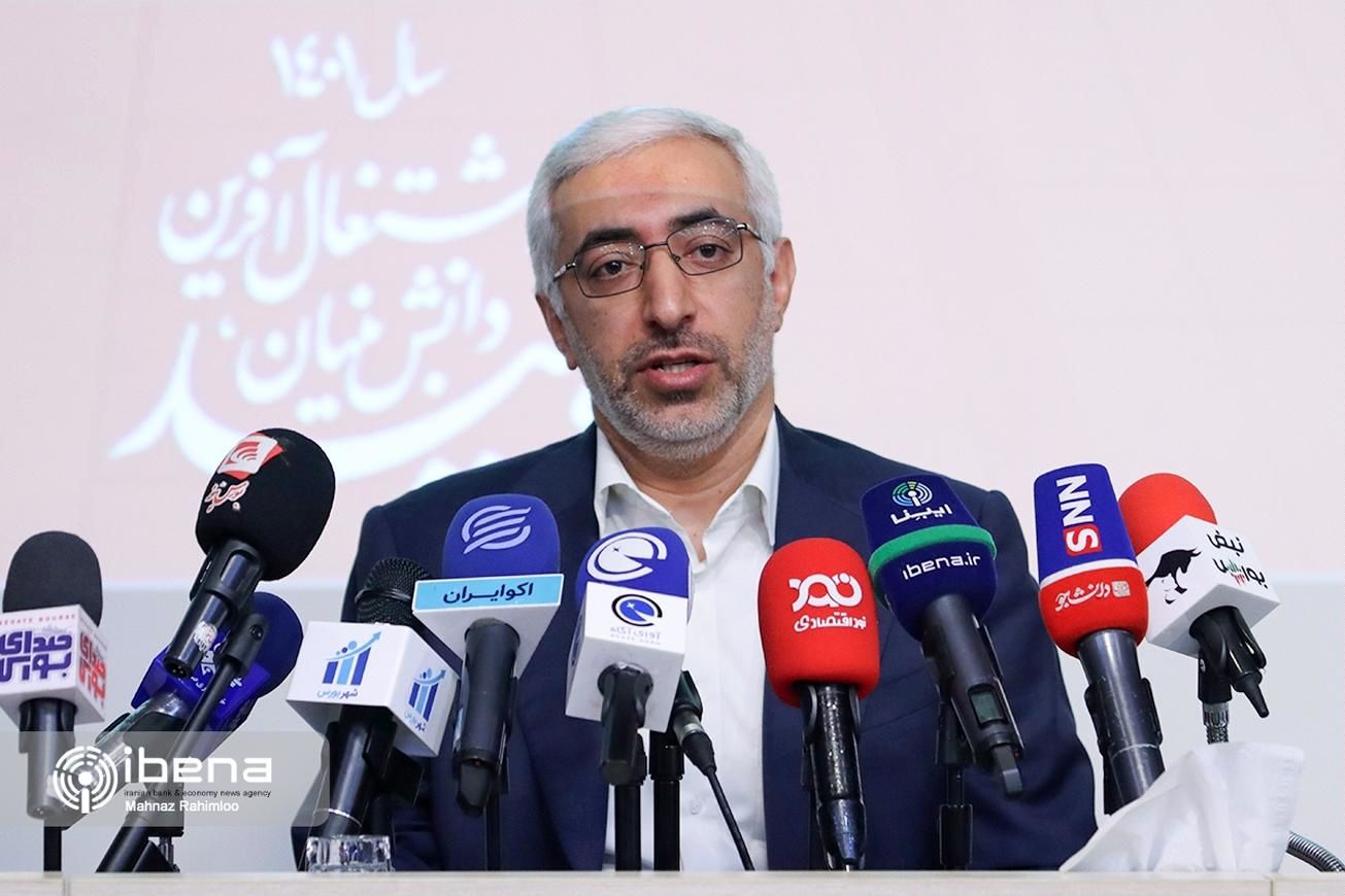 قبل از ورود سیمان به بورس، ۷۰ درصد سیمان کشور توسط ۲۰ نفر دادوستد میشد