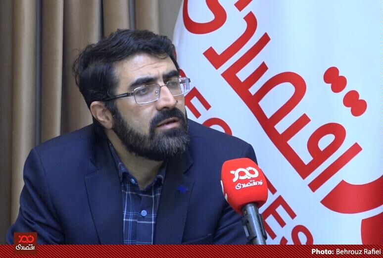 نوسان بازار ارز پایدار نیست/ قیمت دلار به سطوح قبلی برمی‌گردد