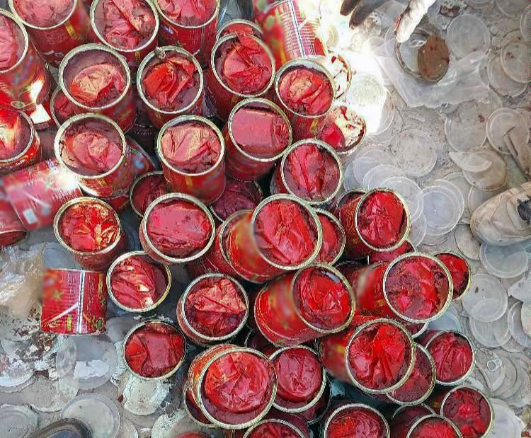 جزئیات کشف محموله بزرگ حشیش از داخل رب گوجه ترانزیتی / کشف یک تن و ۲۳۲ کیلوگرم حشیش توسط مأموران گمرک با طعم رب گوجه