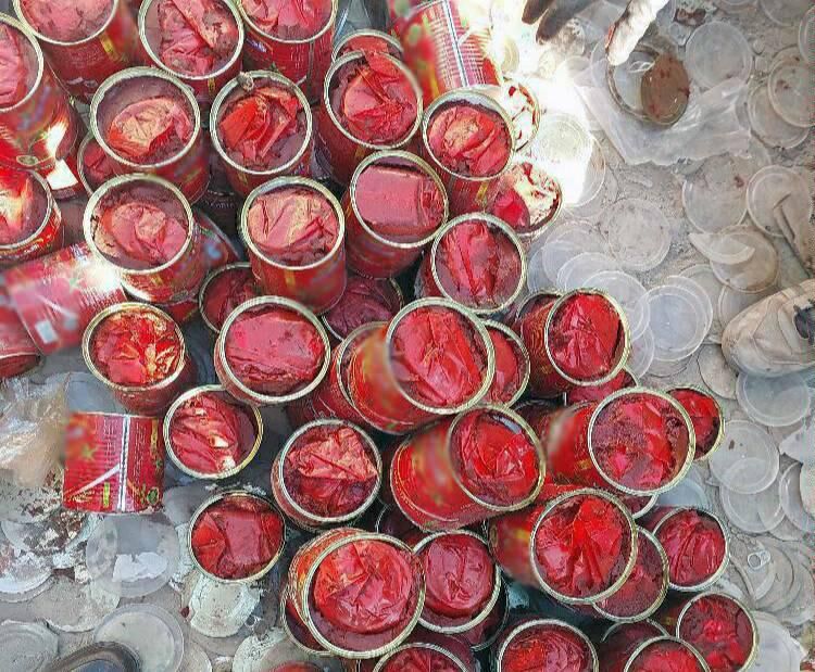 جزئیات کشف محموله بزرگ حشیش از داخل رب گوجه ترانزیتی / کشف یک تن و ۲۳۲ کیلوگرم حشیش توسط مأموران گمرک با طعم رب گوجه