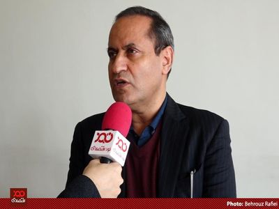 دلار به زودی با کاهش تنش‌های سیاسی برمی‌گردد/ برخی افراد و رسانه‌ها مراقبت کنند تا در این شرایط به جامعه جو منفی ندهند