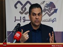 احتمال کاهش نرخ دلار به کانال‌های پایین‌تر/ تحریک انتظارات تورمی، نرخ ارز را افزایشی می‌کند/ نرخ واقعی دلار ۵۴ هزار تومان است