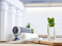 بررسی قیمت و کیفیت دستگاه‌های تصفیه آب خانگی