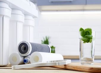 بررسی قیمت و کیفیت دستگاه‌های تصفیه آب خانگی
