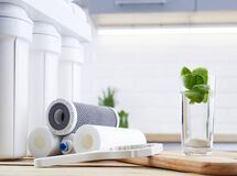 بررسی قیمت و کیفیت دستگاه‌های تصفیه آب خانگی