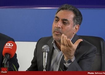 مردم برای ۳۰۰ کیلومتر آزادراه قم-اصفهان به اندازه پفک هم پول عوارض نمی‌دهند!
