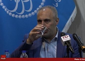 مجلس برنامه‌های توسعه‌ای را زیر و رو می‌کند/ کشور نیاز به برنامه توسعه‌ای ندارد