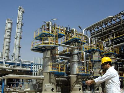 صنعت نفت موتور محرک اقتصاد کشور است
