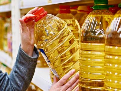 این شیوه توزیع روغن منجر به نارضایتی در کف جامعه می‌شود