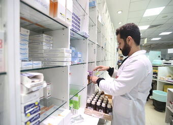 خط قرمز قیمت‌گذاری دستوری بر صنعت دارو / بدهی ۲۶۷ همتی، تولید را به مرز تعطیلی کشاند