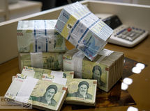 عرضه تدریجی ریال جدید/ جمع‌آوری 10 میلیارد قطعه اسکناس قدیمی از سطح کشور

